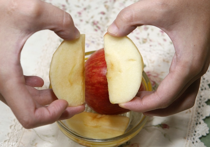 檸檬汁可以去腥嗎 如何用檸檬去腥 檸檬汁可以去腥嗎 如何用檸檬去腥