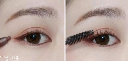 日常眼妝的畫法步驟圖片 傻瓜式眼妝一學(xué)就會 日常眼妝的畫法步驟圖片 傻瓜式眼妝一學(xué)就會