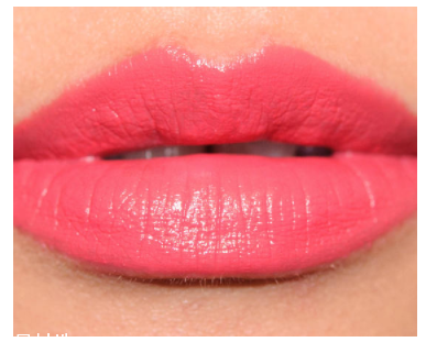 紀(jì)梵希小羊皮303和304哪個(gè)好？黃皮深唇選303