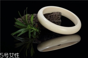 象牙手鐲可以天天戴嗎？這些忌諱要清楚