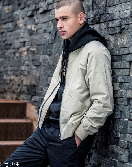 男生怎么穿衣服好看？三款單品幫你加分