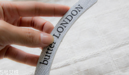 怎么自己在家美甲？4個(gè)步驟打造創(chuàng)意美甲