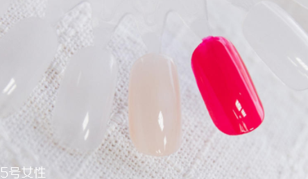 怎么自己在家美甲？4個(gè)步驟打造創(chuàng)意美甲