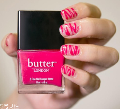 怎么自己在家美甲？4個(gè)步驟打造創(chuàng)意美甲