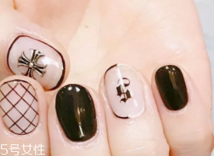 怎么自己在家美甲？4個(gè)步驟打造創(chuàng)意美甲