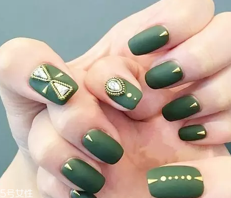 怎么自己在家美甲？4個(gè)步驟打造創(chuàng)意美甲