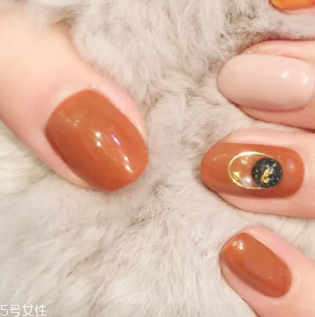 怎么自己在家美甲？4個(gè)步驟打造創(chuàng)意美甲