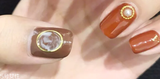 怎么自己在家美甲？4個(gè)步驟打造創(chuàng)意美甲