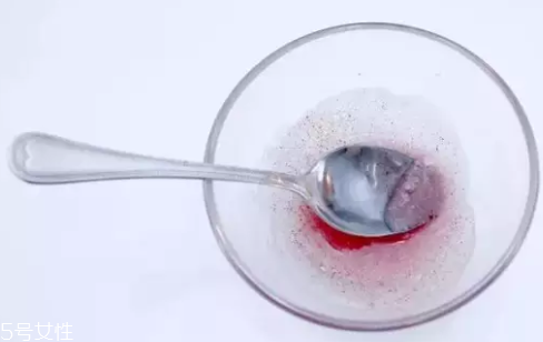 顯年輕的口紅色有哪些？TF黑管口紅溫柔又活潑