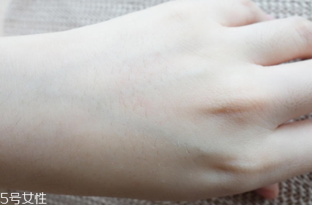 evelom卸妝膏好用嗎？防水彩妝也能輕松卸除