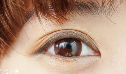 lunasol日月晶彩怎么畫眼影？簡單打造橙色無辜妝