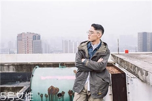 男生怎么穿顯得成熟？輕松塑造穩(wěn)重形象
