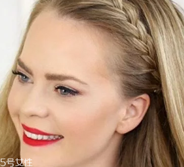 蓬松麻花辮的扎法圖解 三步打造自然不刻意麻花辮 蓬松麻花辮的扎法圖解 三步打造自然不刻意麻花辮