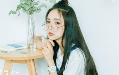 簡單扎發(fā)教程步驟圖解 5款2018年流行扎發(fā) 簡單扎發(fā)教程步驟圖解 5款2018年流行扎發(fā)