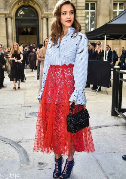 蕾絲長裙配什么鞋子？為你加足時(shí)髦指數(shù)