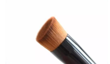 化妝刷買什么材質(zhì)的好？眼影刷用動物毛更好