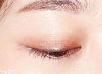 戴眼鏡怎么化妝好看？這么化妝比戴美瞳還美貌