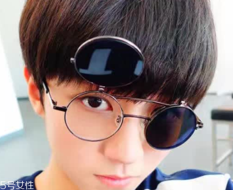 戴眼鏡怎么化妝好看？這么化妝比戴美瞳還美貌