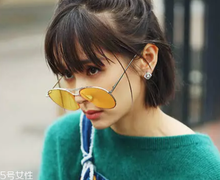 戴眼鏡怎么化妝好看？這么化妝比戴美瞳還美貌