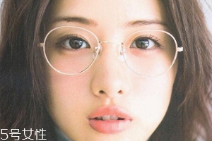 戴眼鏡怎么化妝好看？這么化妝比戴美瞳還美貌