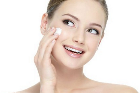 素顏霜和cc霜哪個(gè)先用 讓你的肌膚更加靚麗 素顏霜和cc霜哪個(gè)先用 讓你的肌膚更加靚麗