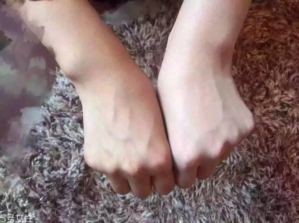 素顏霜適合哪個(gè)年齡段用 dr.jart v7素顏霜真假辨別方法 素顏霜適合哪個(gè)年齡段用 dr.jart v7素顏霜真假辨別方法