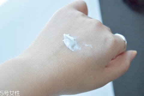 素顏霜適合哪個(gè)年齡段用 dr.jart v7素顏霜真假辨別方法 素顏霜適合哪個(gè)年齡段用 dr.jart v7素顏霜真假辨別方法