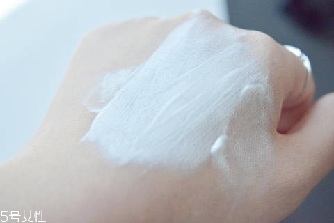 素顏霜適合哪個(gè)年齡段用 dr.jart v7素顏霜真假辨別方法 素顏霜適合哪個(gè)年齡段用 dr.jart v7素顏霜真假辨別方法