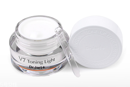 素顏霜和眼霜哪個先用 素顏霜和眼霜使用方法 素顏霜和眼霜哪個先用 素顏霜和眼霜使用方法