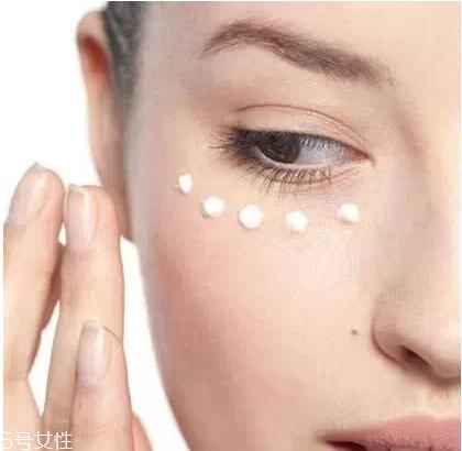 素顏霜和眼霜哪個先用 素顏霜和眼霜使用方法 素顏霜和眼霜哪個先用 素顏霜和眼霜使用方法