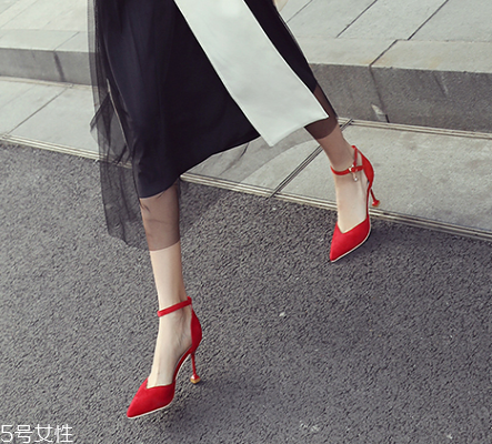 高跟鞋前面擠腳怎么辦？高跟鞋擠腳這樣做