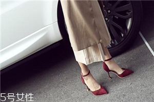 高跟鞋前面擠腳怎么辦？高跟鞋擠腳這樣做