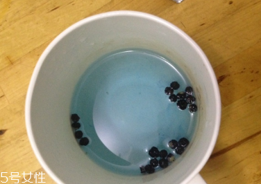 黑枸杞能和菊花一起泡嗎？這個搭配沒毛病