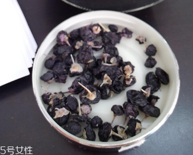 黑枸杞能和菊花一起泡嗎？這個搭配沒毛病