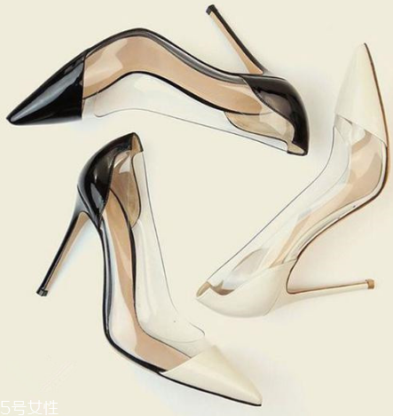 高跟鞋太大了怎么辦？四大妙招解決鞋碼偏大