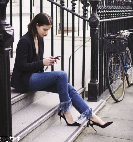 高跟鞋太大了怎么辦？四大妙招解決鞋碼偏大