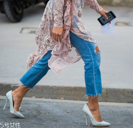 高跟鞋鞋跟歪了怎么辦？高跟鞋走路要注意