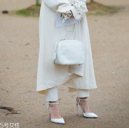 高跟鞋鞋跟歪了怎么辦？高跟鞋走路要注意