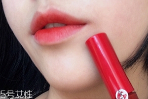 阿瑪尼405和雅詩蘭黛333哪個好？333誰涂誰好看