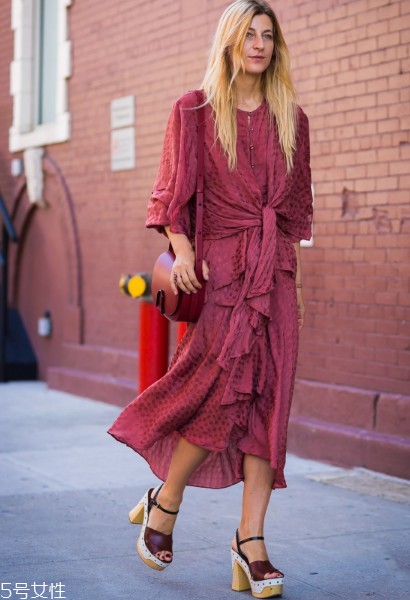 參加婚禮穿什么鞋子？?jī)?yōu)雅與時(shí)髦并存