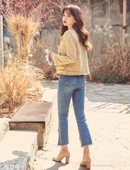 粗跟高跟鞋怎么搭配？春夏必備穿搭