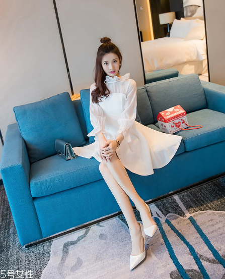 白色單品怎么搭配？春日里的璀璨之星