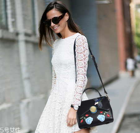 白色單品怎么搭配？春日里的璀璨之星