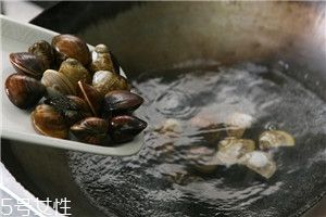 做菜先放調(diào)料還是后放調(diào)料