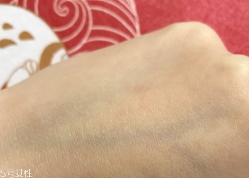 純露可以當(dāng)噴霧嗎？隨時(shí)為你補(bǔ)充水分