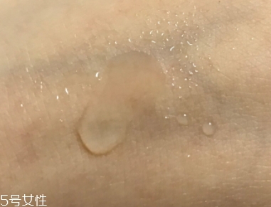 純露可以當(dāng)噴霧嗎？隨時(shí)為你補(bǔ)充水分