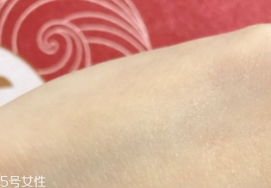 純露可以當(dāng)噴霧嗎？隨時(shí)為你補(bǔ)充水分