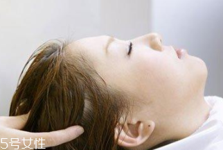 頭發(fā)干燥用什么護(hù)發(fā)素？滋潤(rùn)保濕型