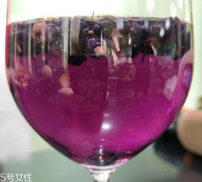 黑枸杞為什么是藍(lán)色？花青素的原因