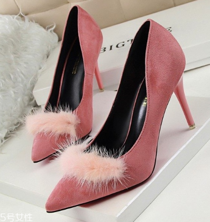 高跟鞋腳往前滑怎么辦？巧妙使用小工具